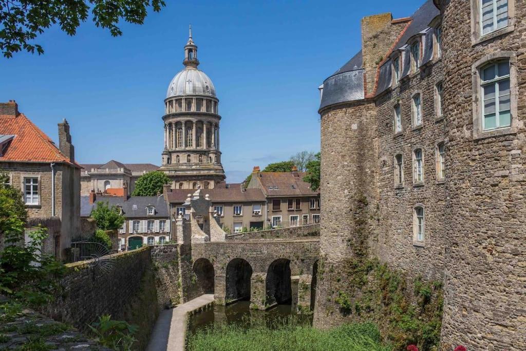Aux Remparts De La Vieille Ville - 4P, Parking Boulogne-sur-Mer Buitenkant foto